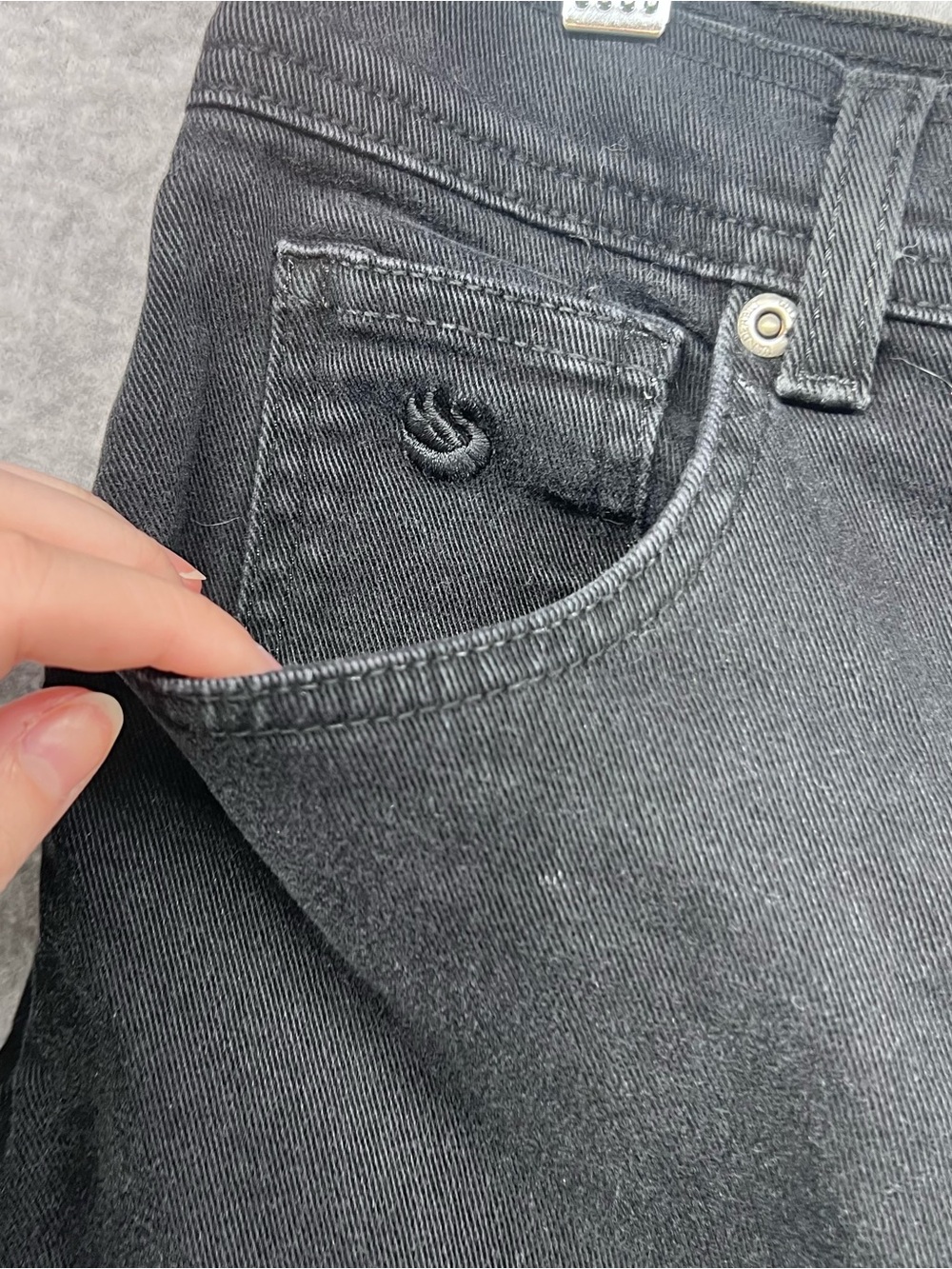 Gloria Vanderbilt Black Straight-Leg Jeans - Picture 6 of 11